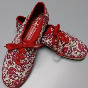 Keds. Lace ups. Size 9.